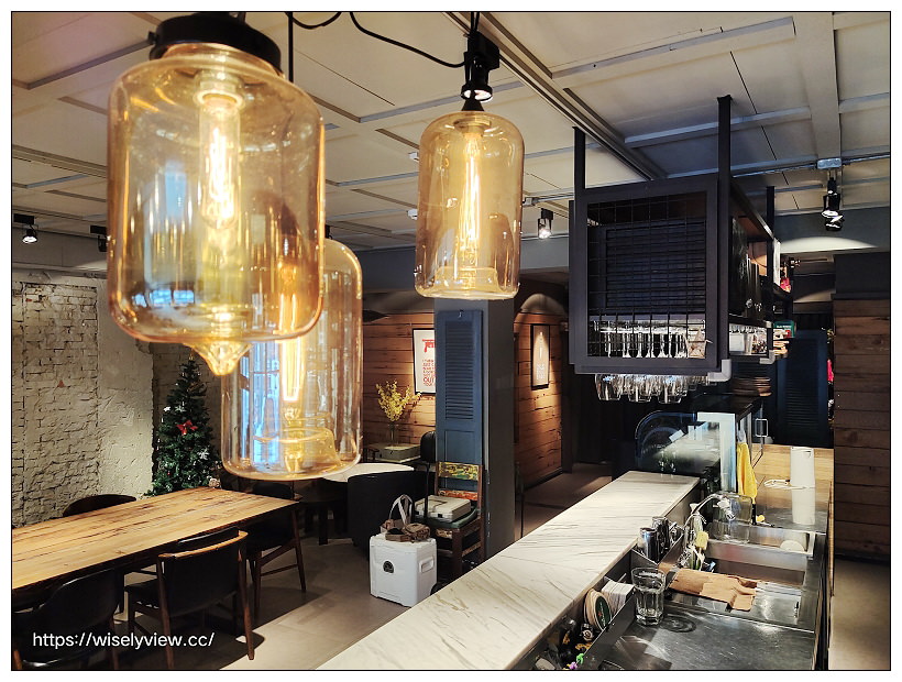 台北大安。pm wine to chill︱生活中，找到隨意放鬆自在的角落～葡萄酒專賣店且外帶享優惠，每個月固定舉辦多主題課程，還有活動包場與租借服務