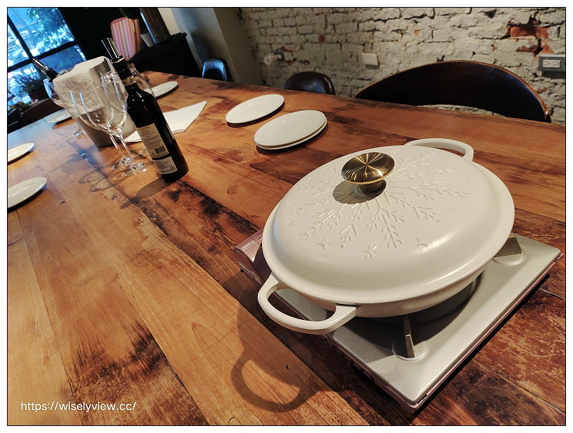 台北大安。pm wine to chill︱生活中，找到隨意放鬆自在的角落～葡萄酒專賣店且外帶享優惠，每個月固定舉辦多主題課程，還有活動包場與租借服務