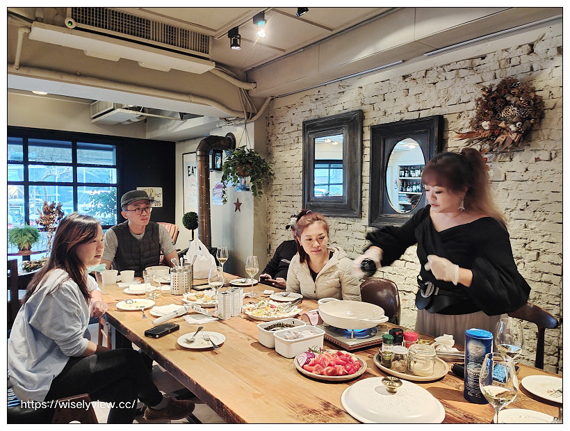 台北大安。pm wine to chill︱生活中，找到隨意放鬆自在的角落～葡萄酒專賣店且外帶享優惠，每個月固定舉辦多主題課程，還有活動包場與租借服務