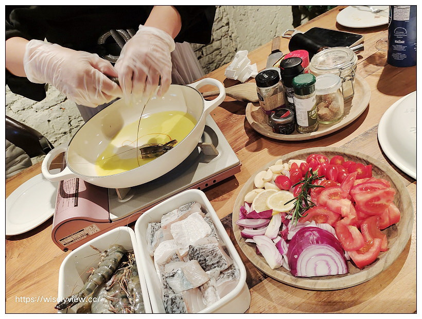 台北大安。pm wine to chill︱生活中，找到隨意放鬆自在的角落～葡萄酒專賣店且外帶享優惠，每個月固定舉辦多主題課程，還有活動包場與租借服務