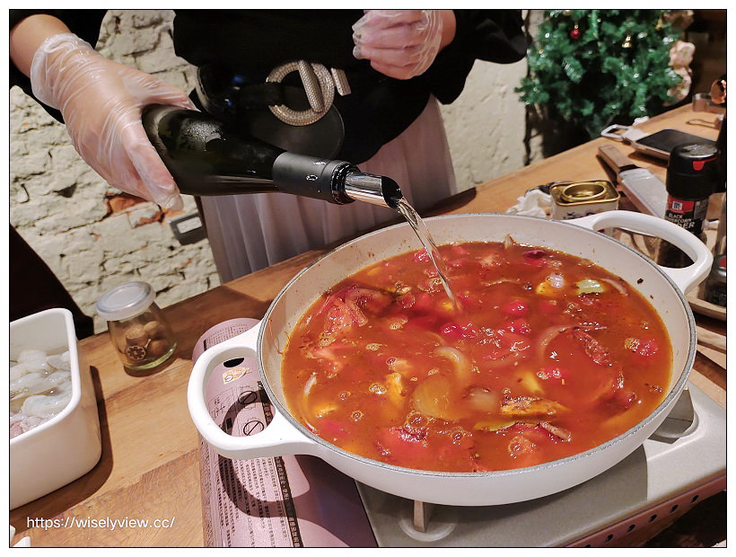 台北大安。pm wine to chill︱生活中，找到隨意放鬆自在的角落～葡萄酒專賣店且外帶享優惠，每個月固定舉辦多主題課程，還有活動包場與租借服務