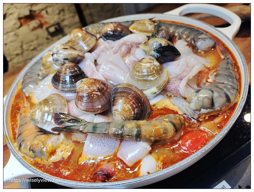 台北大安。pm wine to chill︱生活中，找到隨意放鬆自在的角落～葡萄酒專賣店且外帶享優惠，每個月固定舉辦多主題課程，還有活動包場與租借服務