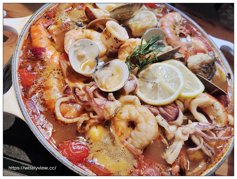 台北大安。pm wine to chill︱生活中，找到隨意放鬆自在的角落～葡萄酒專賣店且外帶享優惠，每個月固定舉辦多主題課程，還有活動包場與租借服務