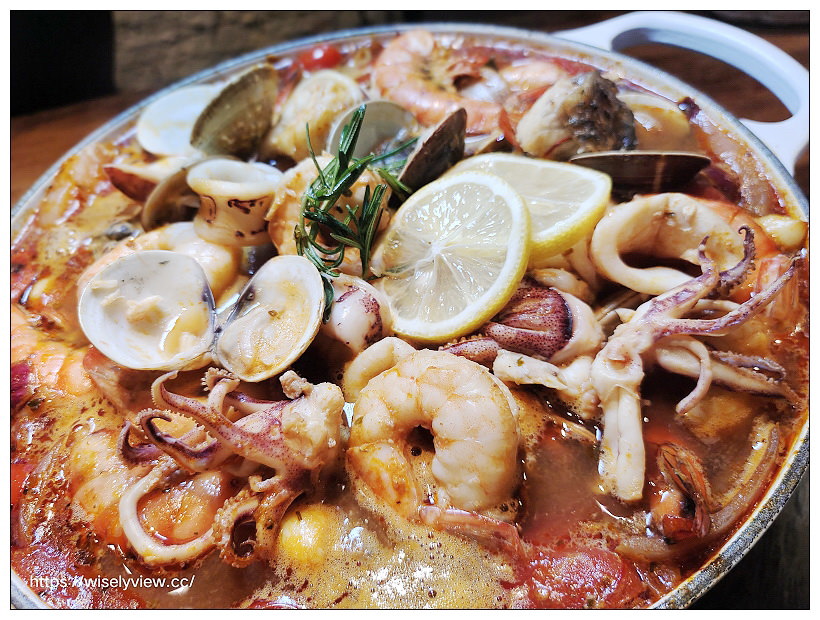 台北大安。pm wine to chill︱生活中，找到隨意放鬆自在的角落～葡萄酒專賣店且外帶享優惠，每個月固定舉辦多主題課程，還有活動包場與租借服務