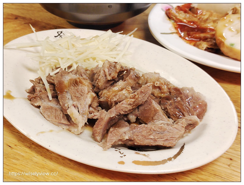 這一家麵店︱興德市場米粉湯黑白切，特推滷鍋大腸頭︱捷運萬芳醫院站