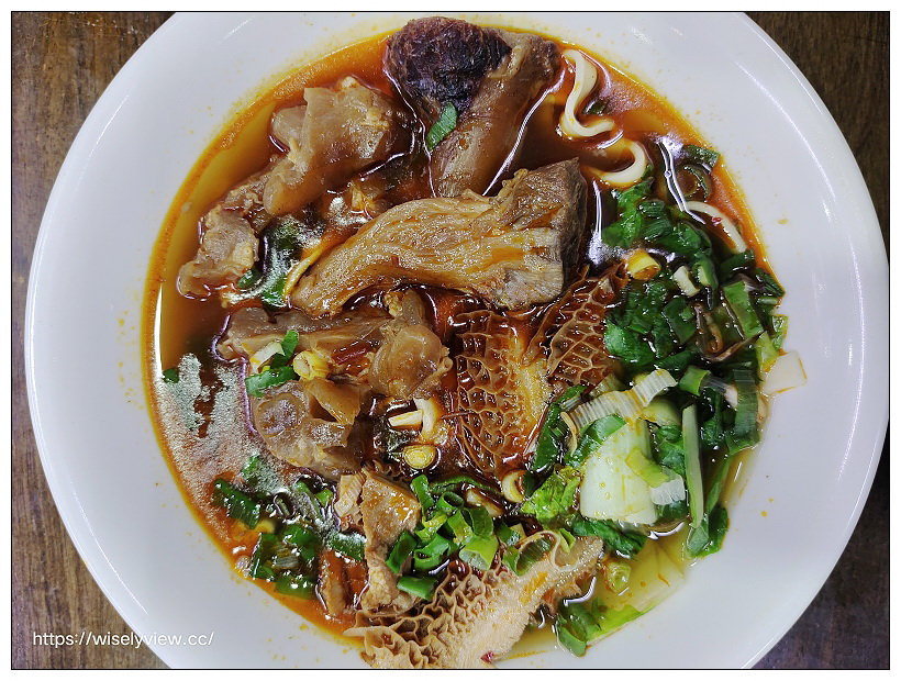 台北南港。昆陽牛肉麵︱招牌紅燒牛肉麵（半筋半肉加牛肚）微辣更好吃～捷運昆陽站美食 x 南港美食 x 臺北牛肉麵節 x 臺版米其林五星級店家