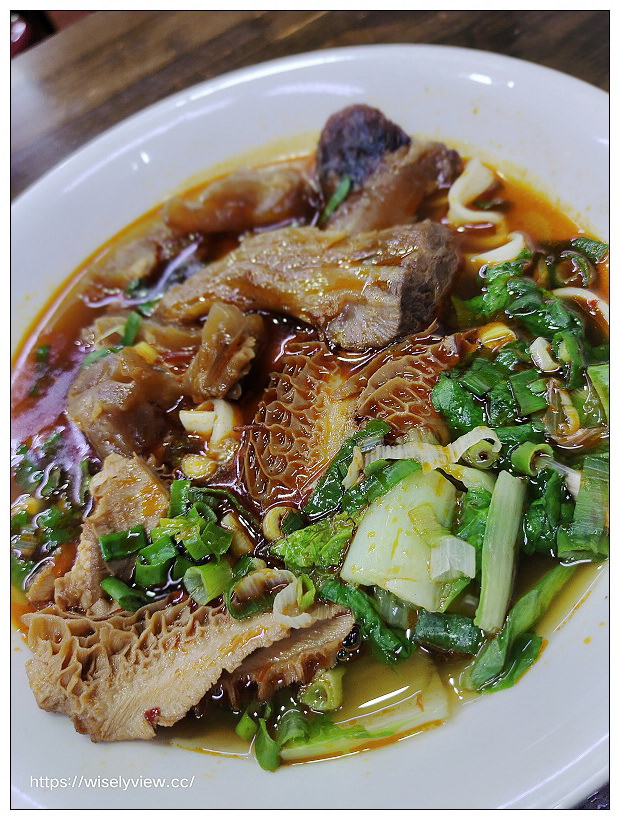 台北南港。昆陽牛肉麵︱招牌紅燒牛肉麵（半筋半肉加牛肚）微辣更好吃～捷運昆陽站美食 x 南港美食 x 臺北牛肉麵節 x 臺版米其林五星級店家