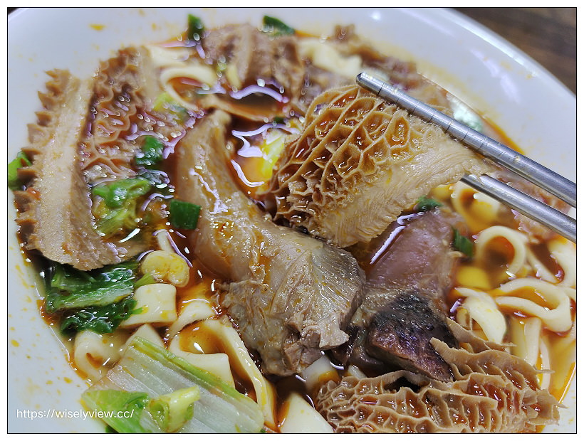 台北南港。昆陽牛肉麵︱招牌紅燒牛肉麵（半筋半肉加牛肚）微辣更好吃～捷運昆陽站美食 x 南港美食 x 臺北牛肉麵節 x 臺版米其林五星級店家