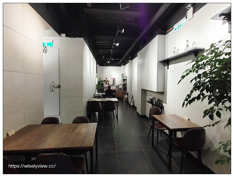 台北中正。J&J CAFE︱咖啡早午餐，肉桂捲好吃～捷運西門站美食 x 衡陽路美食 x 重慶南路美食 x 228公園美食 x 總統府美食 x 西門町美食 x 中山堂美食