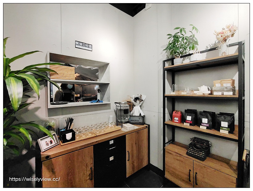 台北中正。J&J CAFE︱咖啡早午餐，肉桂捲好吃～捷運西門站美食 x 衡陽路美食 x 重慶南路美食 x 228公園美食 x 總統府美食 x 西門町美食 x 中山堂美食