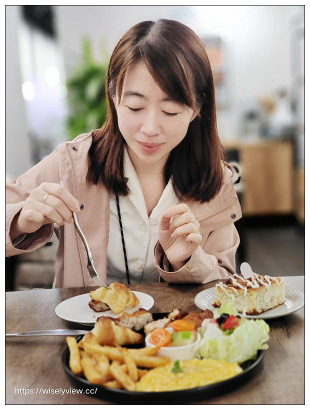 台北中正。J&J CAFE︱咖啡早午餐，肉桂捲好吃～捷運西門站美食 x 衡陽路美食 x 重慶南路美食 x 228公園美食 x 總統府美食 x 西門町美食 x 中山堂美食