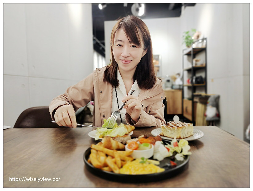 台北中正。J&J CAFE︱咖啡早午餐，肉桂捲好吃～捷運西門站美食 x 衡陽路美食 x 重慶南路美食 x 228公園美食 x 總統府美食 x 西門町美食 x 中山堂美食