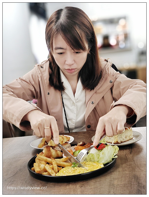 台北中正。J&J CAFE︱咖啡早午餐，肉桂捲好吃～捷運西門站美食 x 衡陽路美食 x 重慶南路美食 x 228公園美食 x 總統府美食 x 西門町美食 x 中山堂美食