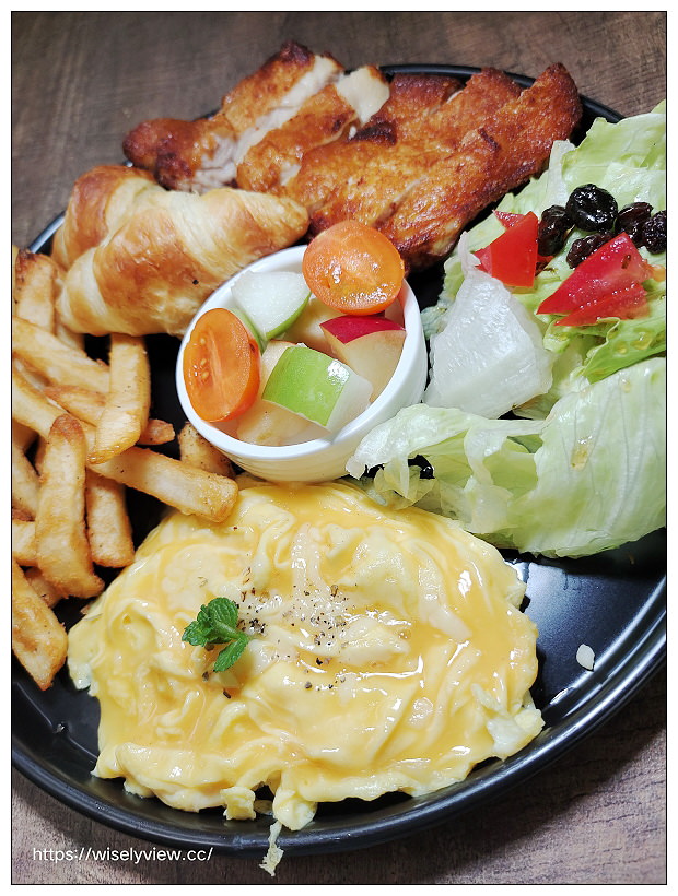 台北中正。J&J CAFE︱咖啡早午餐，肉桂捲好吃～捷運西門站美食 x 衡陽路美食 x 重慶南路美食 x 228公園美食 x 總統府美食 x 西門町美食 x 中山堂美食