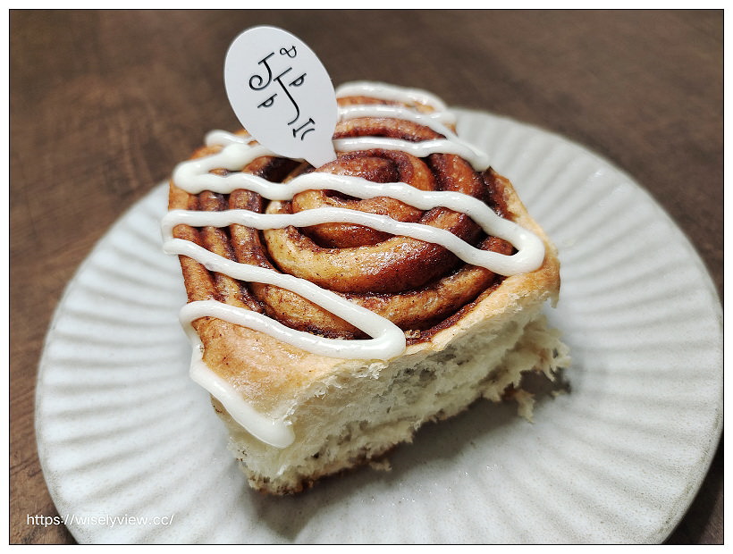 台北中正。J&J CAFE︱咖啡早午餐，肉桂捲好吃～捷運西門站美食 x 衡陽路美食 x 重慶南路美食 x 228公園美食 x 總統府美食 x 西門町美食 x 中山堂美食