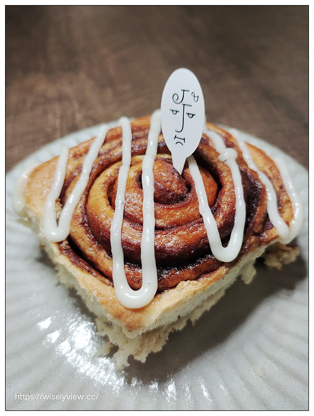 台北中正。J&J CAFE︱咖啡早午餐，肉桂捲好吃～捷運西門站美食 x 衡陽路美食 x 重慶南路美食 x 228公園美食 x 總統府美食 x 西門町美食 x 中山堂美食