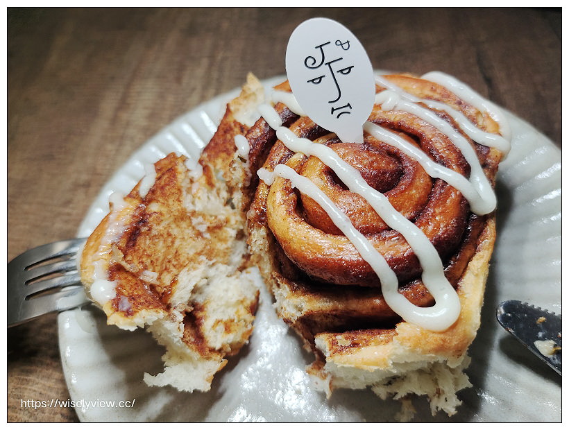 台北中正。J&J CAFE︱咖啡早午餐，肉桂捲好吃～捷運西門站美食 x 衡陽路美食 x 重慶南路美食 x 228公園美食 x 總統府美食 x 西門町美食 x 中山堂美食