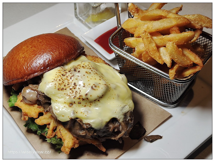 台北中正。君品酒店 Palais de Chine Hotel︱「文藝住房 查理五世總統套房導覽」一泊二食住宿專案，免費享用早晚餐，還有高質感套房與專人典故介紹