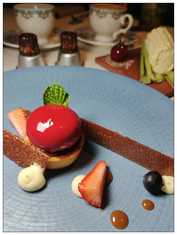 台北中正。君品酒店 Palais de Chine Hotel︱「文藝住房 查理五世總統套房導覽」一泊二食住宿專案，免費享用早晚餐，還有高質感套房與專人典故介紹