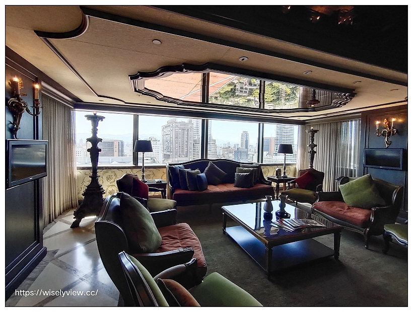 台北中正。君品酒店 Palais de Chine Hotel︱「文藝住房 查理五世總統套房導覽」一泊二食住宿專案，免費享用早晚餐，還有高質感套房與專人典故介紹