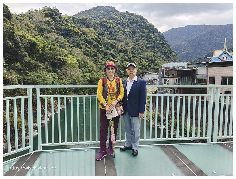 烏來老街美食。山地美食屋︱百元價格服務親切山產野菜種類多,必嚐魚蝦雙拼、珠蔥煎蛋與馬告雞湯 烏來老街美食。山地美食屋︱百元價格服務親切山產野菜種類多,必嚐魚蝦雙拼、珠蔥煎蛋與馬告雞湯