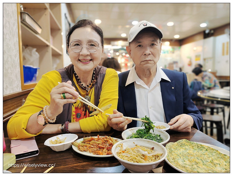 烏來老街美食。山地美食屋︱百元價格服務親切山產野菜種類多,必嚐魚蝦雙拼、珠蔥煎蛋與馬告雞湯 烏來老街美食。山地美食屋︱百元價格服務親切山產野菜種類多,必嚐魚蝦雙拼、珠蔥煎蛋與馬告雞湯