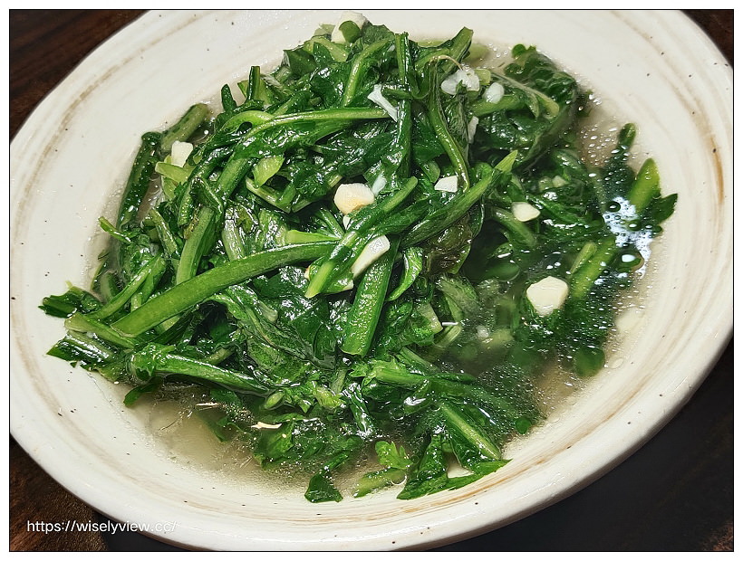 烏來老街美食。山地美食屋︱百元價格服務親切山產野菜種類多,必嚐魚蝦雙拼、珠蔥煎蛋與馬告雞湯 烏來老街美食。山地美食屋︱百元價格服務親切山產野菜種類多,必嚐魚蝦雙拼、珠蔥煎蛋與馬告雞湯