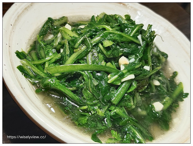 烏來老街美食。山地美食屋︱百元價格服務親切山產野菜種類多,必嚐魚蝦雙拼、珠蔥煎蛋與馬告雞湯 烏來老街美食。山地美食屋︱百元價格服務親切山產野菜種類多,必嚐魚蝦雙拼、珠蔥煎蛋與馬告雞湯