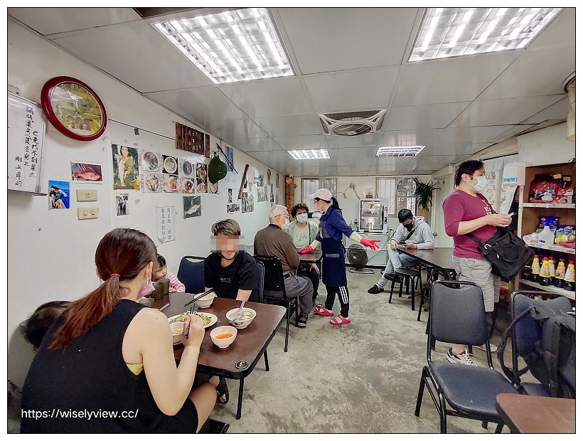 新北新店。越式美食館（阿芳越南小吃店）︱魚露雞翅、紅燒牛肉河粉與便當炒飯～烏來美食 x 屈尺美食 x 廣興濕地美食 x 新店美食，兼營船釣海鷹88號