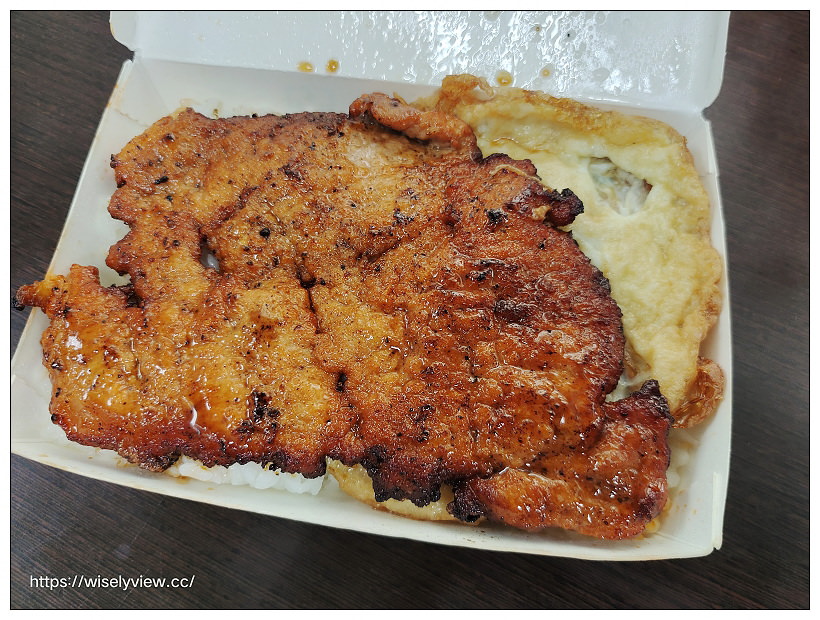 新北新店。越式美食館（阿芳越南小吃店）︱魚露雞翅、紅燒牛肉河粉與便當炒飯～烏來美食 x 屈尺美食 x 廣興濕地美食 x 新店美食，兼營船釣海鷹88號