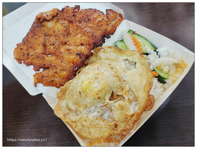 新北新店。越式美食館（阿芳越南小吃店）︱魚露雞翅、紅燒牛肉河粉與便當炒飯～烏來美食 x 屈尺美食 x 廣興濕地美食 x 新店美食，兼營船釣海鷹88號