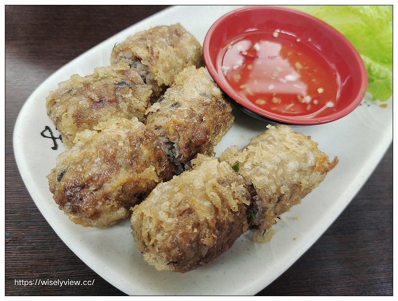 新北新店。越式美食館（阿芳越南小吃店）︱魚露雞翅、紅燒牛肉河粉與便當炒飯～烏來美食 x 屈尺美食 x 廣興濕地美食 x 新店美食，兼營船釣海鷹88號