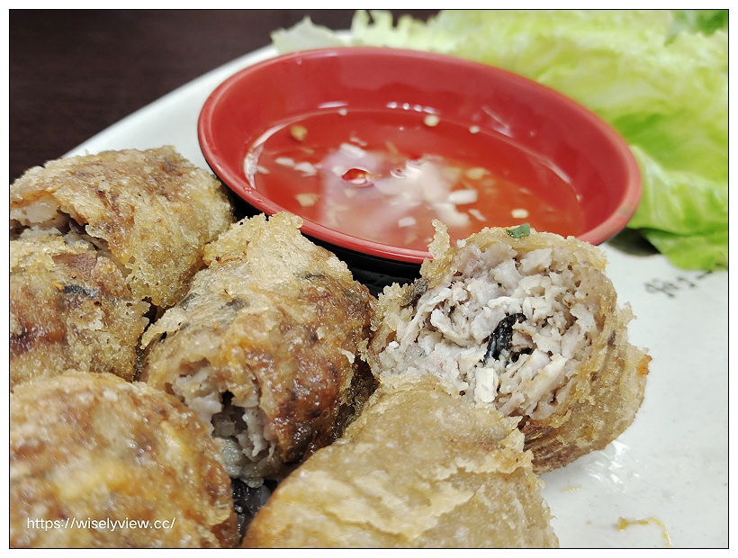 新北新店。越式美食館（阿芳越南小吃店）︱魚露雞翅、紅燒牛肉河粉與便當炒飯～烏來美食 x 屈尺美食 x 廣興濕地美食 x 新店美食，兼營船釣海鷹88號