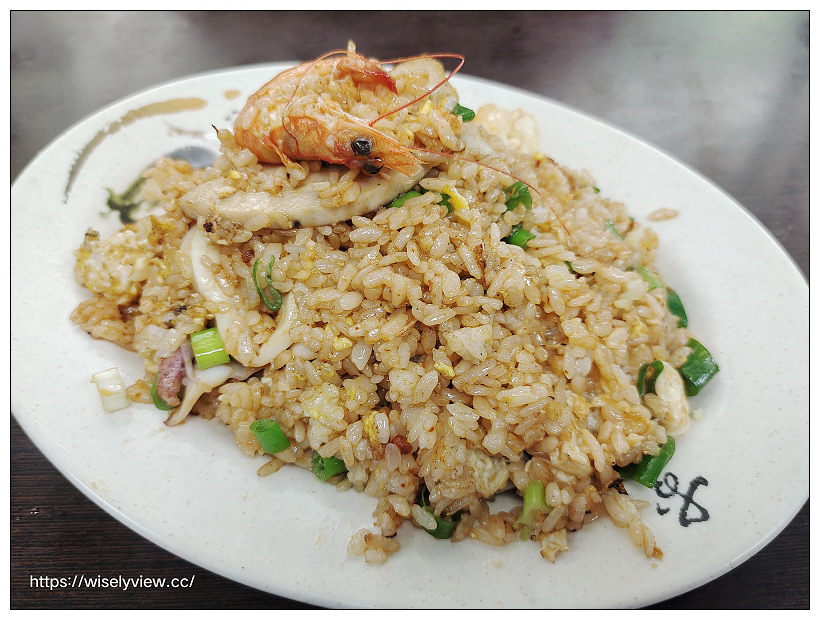 新北新店。越式美食館（阿芳越南小吃店）︱魚露雞翅、紅燒牛肉河粉與便當炒飯～烏來美食 x 屈尺美食 x 廣興濕地美食 x 新店美食，兼營船釣海鷹88號
