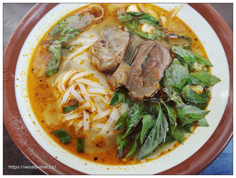 新北新店。越式美食館（阿芳越南小吃店）︱魚露雞翅、紅燒牛肉河粉與便當炒飯～烏來美食 x 屈尺美食 x 廣興濕地美食 x 新店美食，兼營船釣海鷹88號