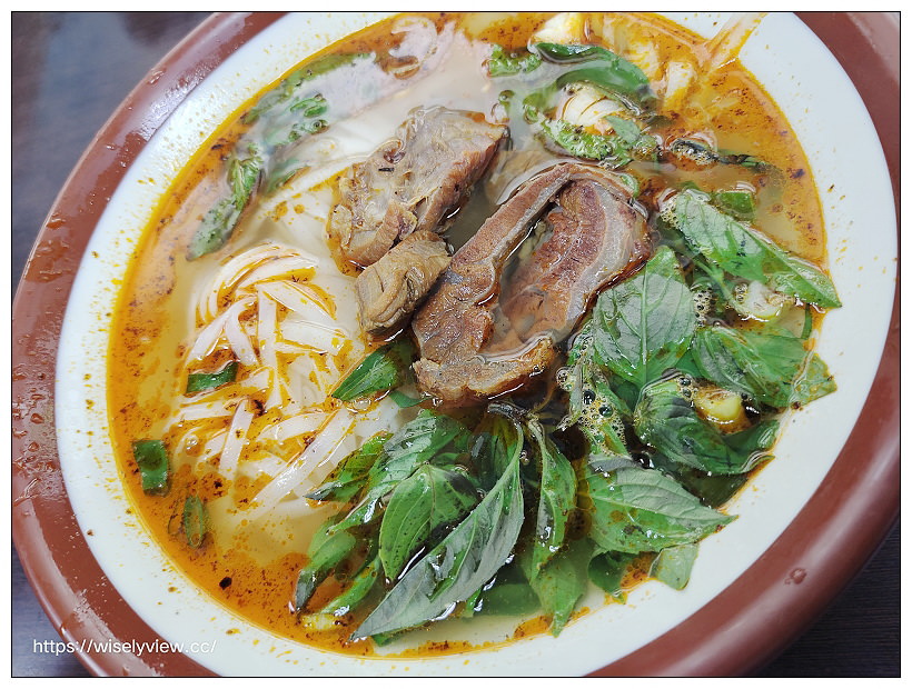 新北新店。越式美食館（阿芳越南小吃店）︱魚露雞翅、紅燒牛肉河粉與便當炒飯～烏來美食 x 屈尺美食 x 廣興濕地美食 x 新店美食，兼營船釣海鷹88號