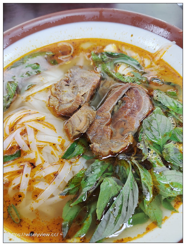 新北新店。越式美食館（阿芳越南小吃店）︱魚露雞翅、紅燒牛肉河粉與便當炒飯～烏來美食 x 屈尺美食 x 廣興濕地美食 x 新店美食，兼營船釣海鷹88號