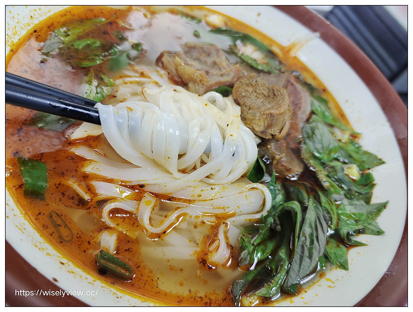 新北新店。越式美食館（阿芳越南小吃店）︱魚露雞翅、紅燒牛肉河粉與便當炒飯～烏來美食 x 屈尺美食 x 廣興濕地美食 x 新店美食，兼營船釣海鷹88號