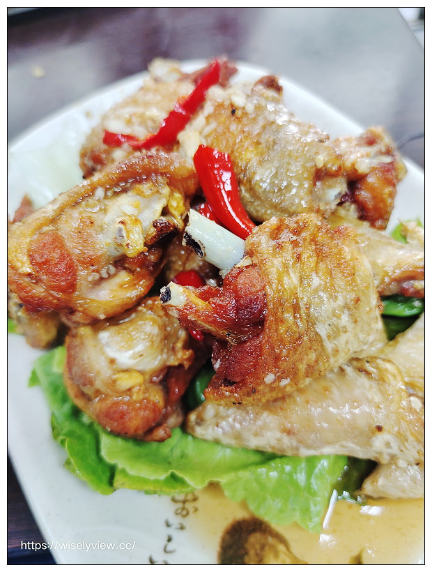 新北新店。越式美食館（阿芳越南小吃店）︱魚露雞翅、紅燒牛肉河粉與便當炒飯～烏來美食 x 屈尺美食 x 廣興濕地美食 x 新店美食，兼營船釣海鷹88號