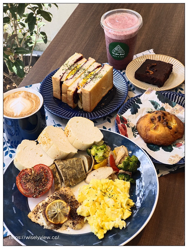 台北內湖。這樣生活咖啡 Vida Asi Cafe︱全日不限時免費網路插座，主打手作原型食材百元價～捷運西湖站美食 x 內湖早午餐 x 內湖美食 x 內湖寵物友善餐廳