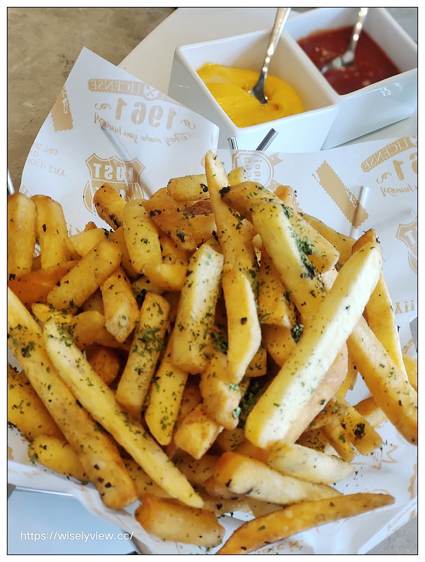 台北六福萬怡酒店。JC Cat 鳥籠下午茶：跟著雲朵去旅行 – 南洋泰國篇︱視覺系開胃鹹甜點與色彩繽紛飲品～捷運南港站美食 x 南港下午茶 x 南港車站美食