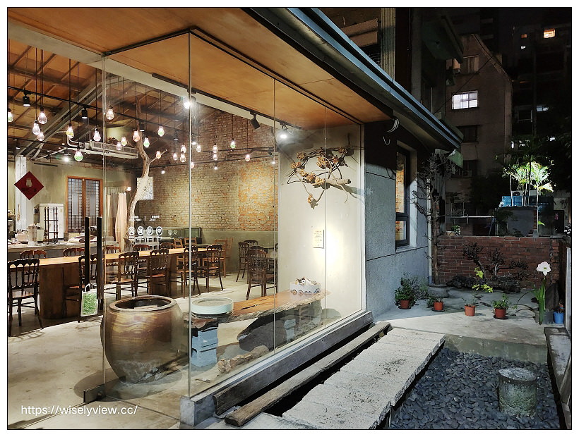 台中北區。飲周公+eat bao lab︱文青特色改裝空間風格，咖啡宵夜輕食有店貓，相鄰一中商圈與中友百貨