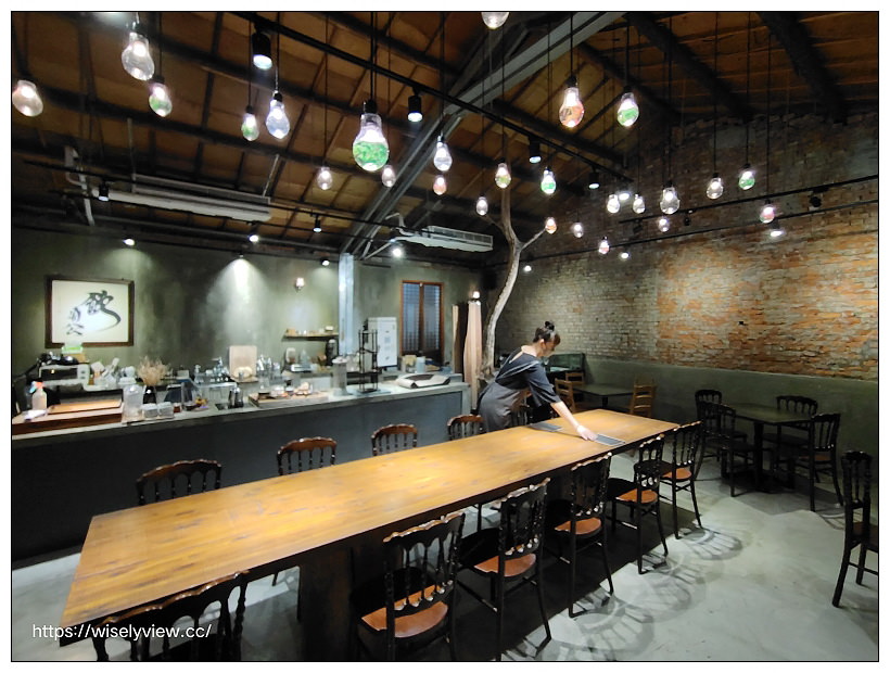 台中北區。飲周公+eat bao lab︱文青特色改裝空間風格，咖啡宵夜輕食有店貓，相鄰一中商圈與中友百貨