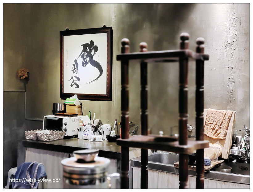 台中北區。飲周公+eat bao lab︱文青特色改裝空間風格，咖啡宵夜輕食有店貓，相鄰一中商圈與中友百貨