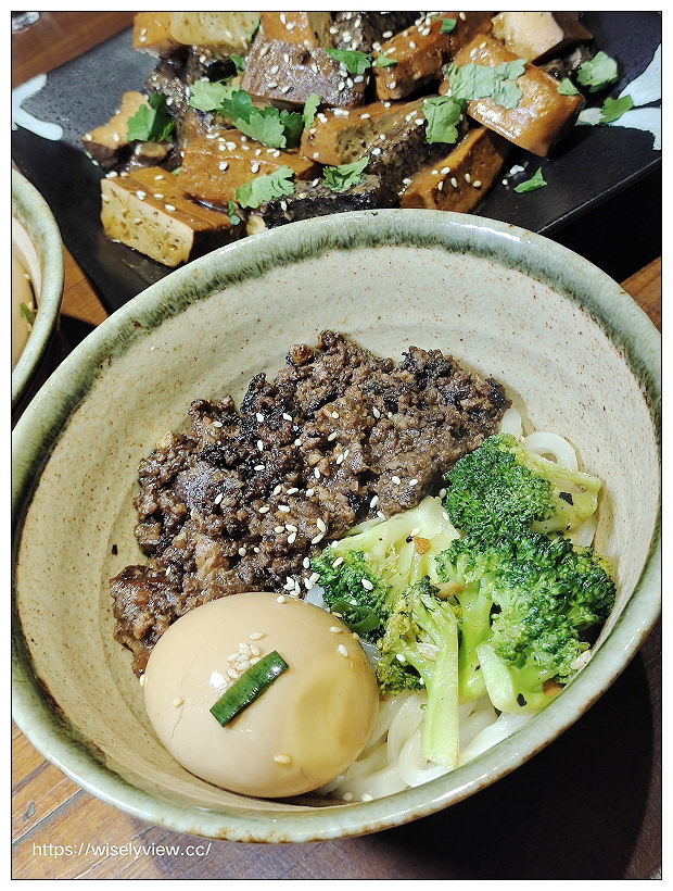 台中北區。飲周公+eat bao lab︱文青特色改裝空間風格，咖啡宵夜輕食有店貓，相鄰一中商圈與中友百貨