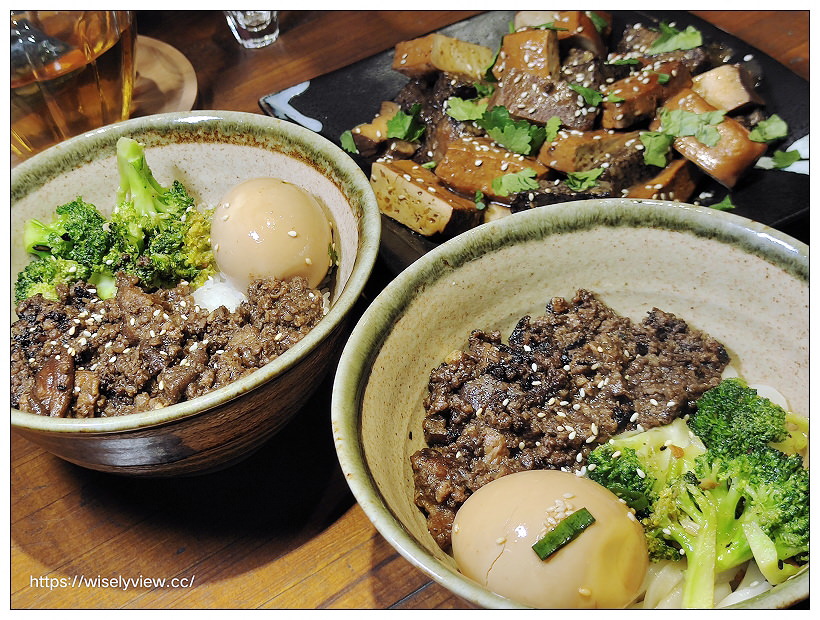 台中北區。飲周公+eat bao lab︱文青特色改裝空間風格，咖啡宵夜輕食有店貓，相鄰一中商圈與中友百貨