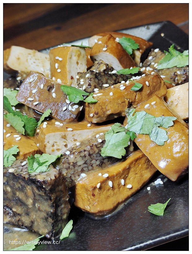 台中北區。飲周公+eat bao lab︱文青特色改裝空間風格，咖啡宵夜輕食有店貓，相鄰一中商圈與中友百貨