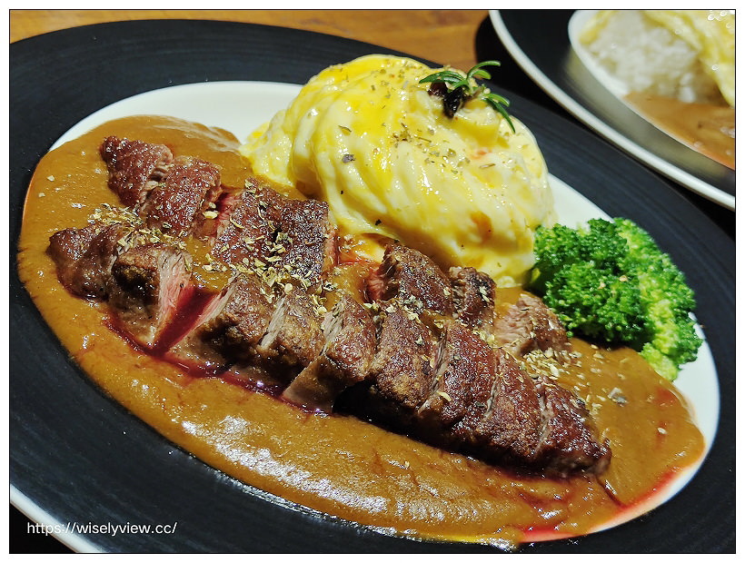 台中北區。飲周公+eat bao lab︱文青特色改裝空間風格，咖啡宵夜輕食有店貓，相鄰一中商圈與中友百貨