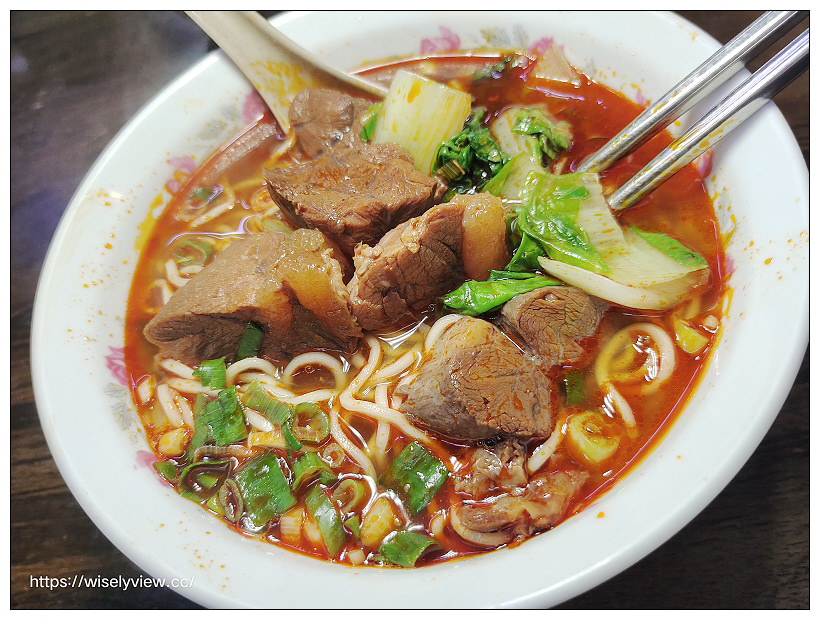 台北南港。昆陽牛肉麵︱招牌紅燒牛肉麵（半筋半肉加牛肚）微辣更好吃～捷運昆陽站美食 x 南港美食 x 臺北牛肉麵節 x 臺版米其林五星級店家