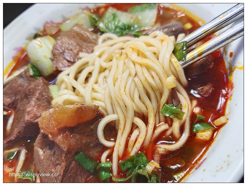 台北南港。昆陽牛肉麵︱招牌紅燒牛肉麵（半筋半肉加牛肚）微辣更好吃～捷運昆陽站美食 x 南港美食 x 臺北牛肉麵節 x 臺版米其林五星級店家
